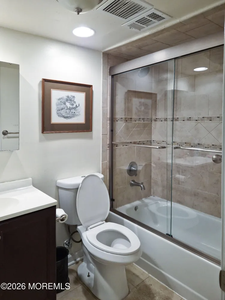 39 Royal Rd, Freehold, NJ 07728