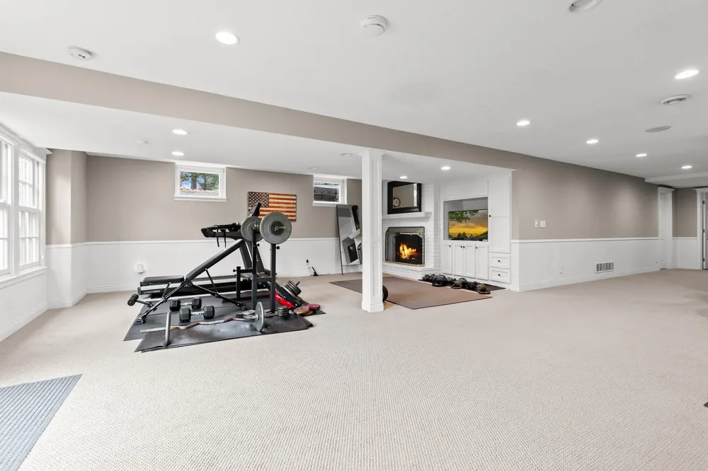 4236 Heathcote Rd, Deephaven, MN 55391