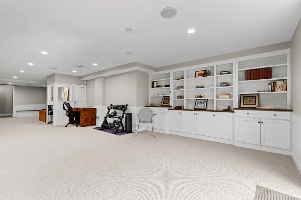 4236 Heathcote Rd, Deephaven, MN 55391