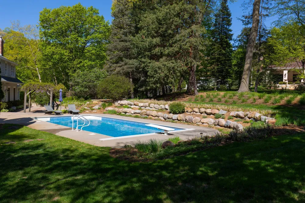 4236 Heathcote Rd, Deephaven, MN 55391
