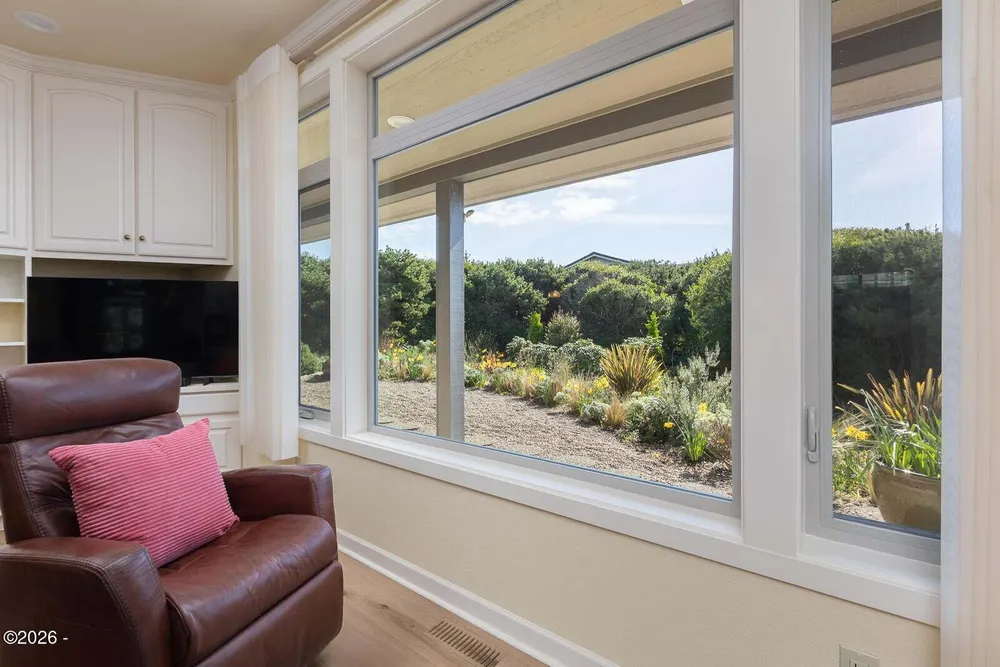 4271 NW Hidden Lake Loop, Waldport, OR 97394