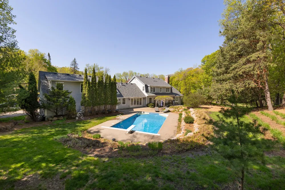 4236 Heathcote Rd, Deephaven, MN 55391