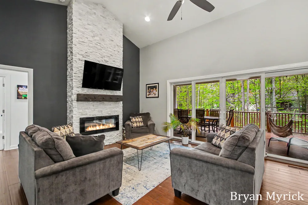 3355 Palmer Dr, Saugatuck, MI 49453