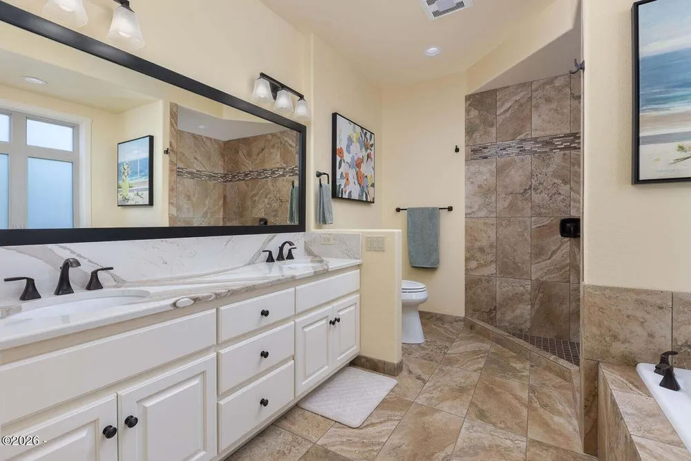 4271 NW Hidden Lake Loop, Waldport, OR 97394