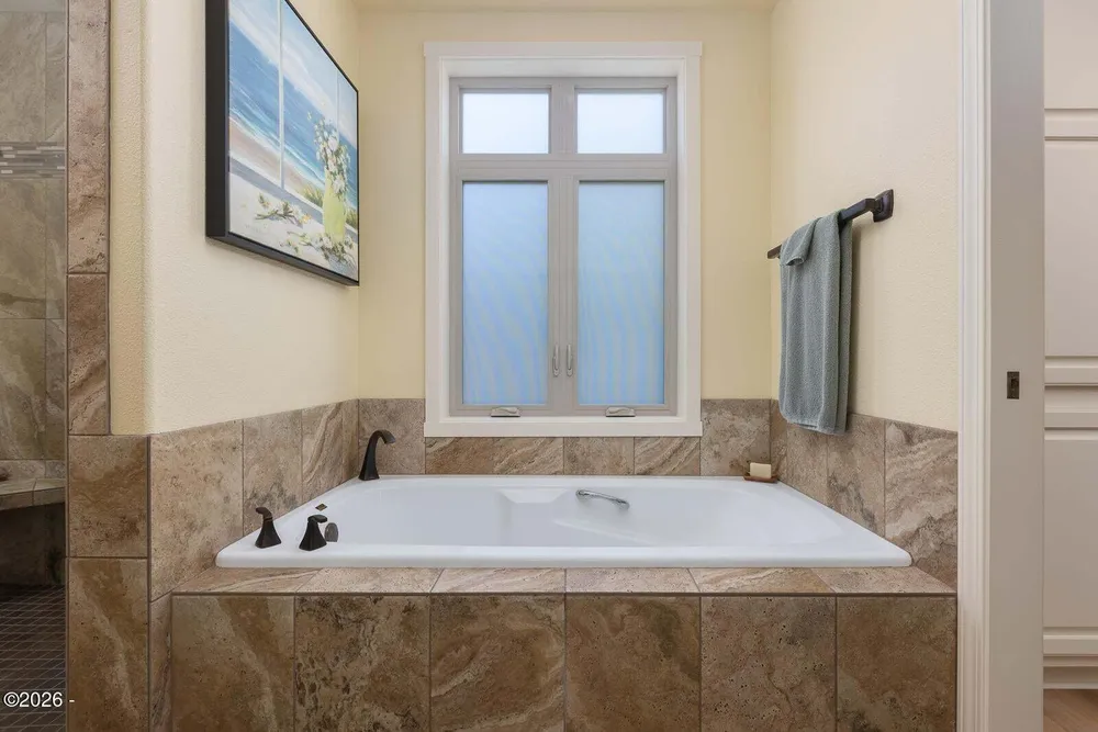 4271 NW Hidden Lake Loop, Waldport, OR 97394