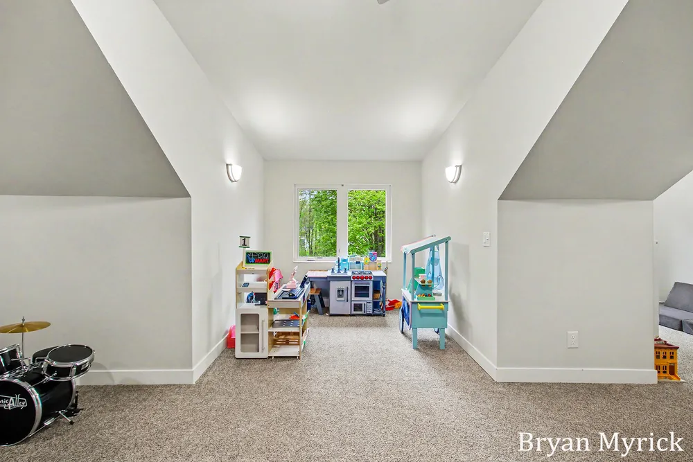 3355 Palmer Dr, Saugatuck, MI 49453
