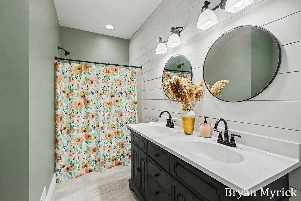 3355 Palmer Dr, Saugatuck, MI 49453