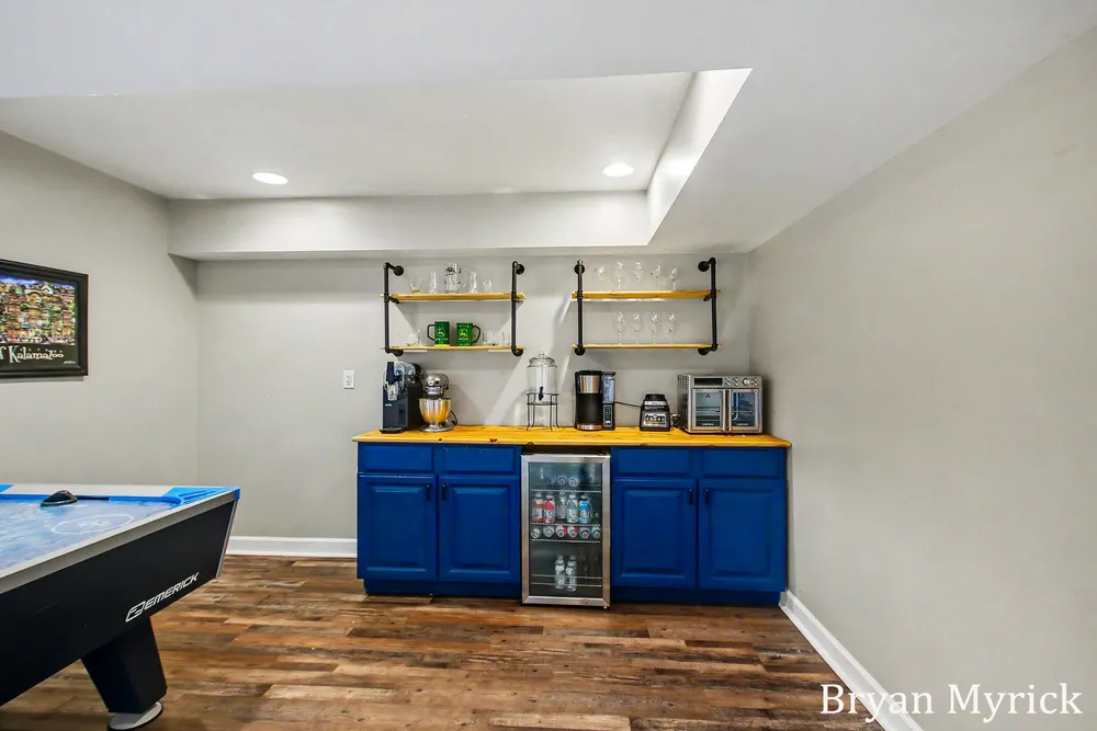 3355 Palmer Dr, Saugatuck, MI 49453