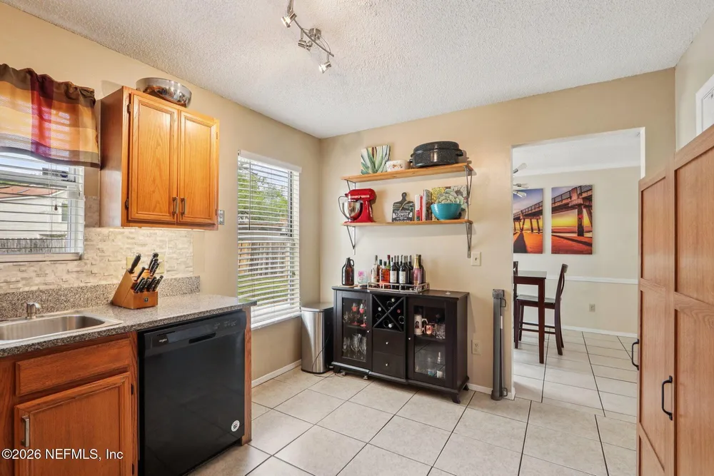 598 Staffordshire Dr, Jacksonville, FL 32225