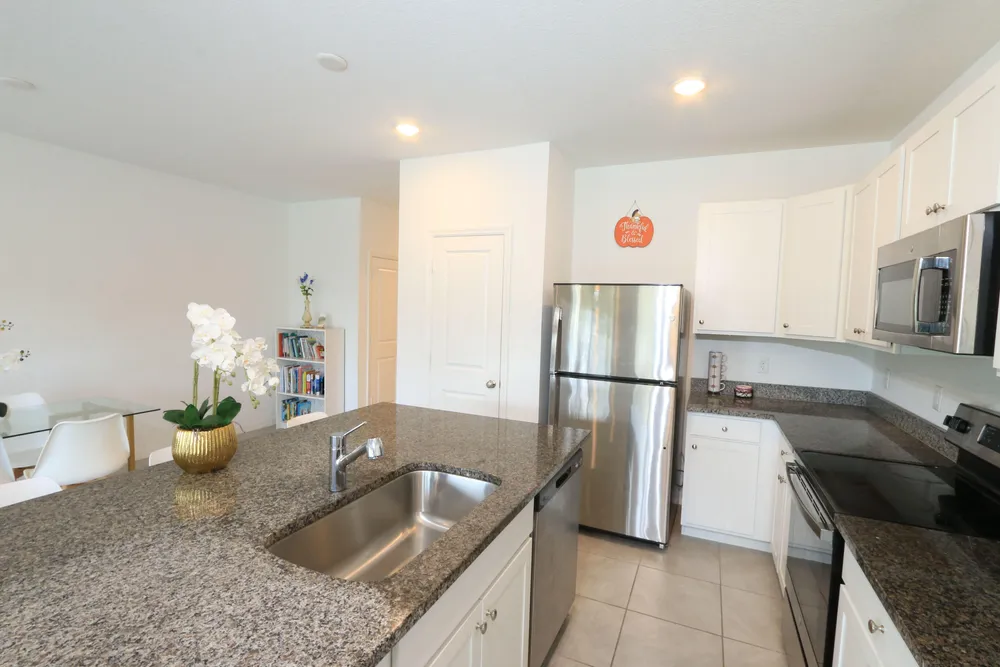 656 NE Waters Edge Ln, Port St Lucie, FL 34983