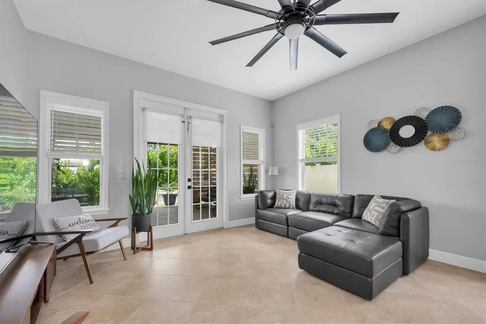 3003 W Leroy St, Tampa, FL 33607