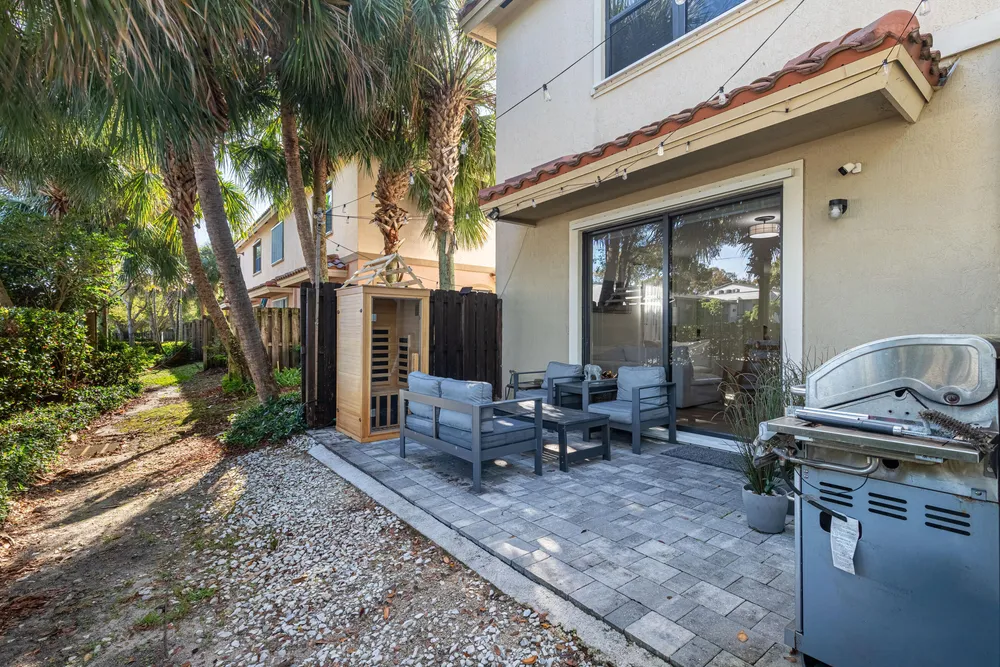 5931 NW 56th Pl, Tamarac, FL 33319