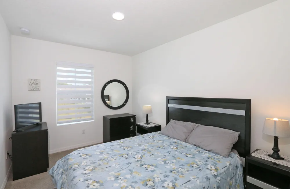 656 NE Waters Edge Ln, Port St Lucie, FL 34983