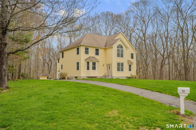 38 Jeremy Dr, East Lyme, CT 06333