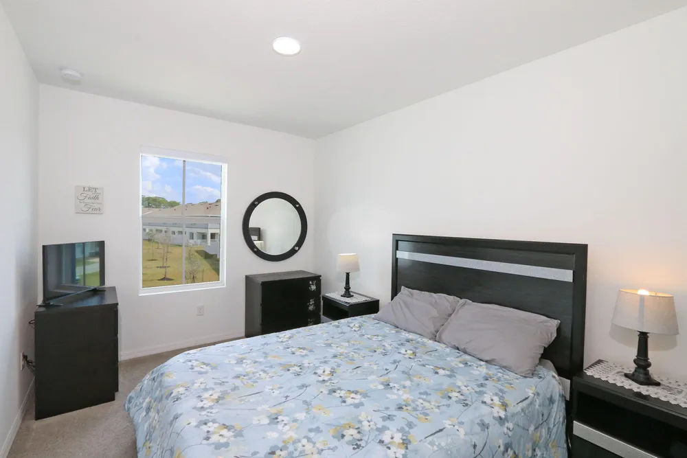 656 NE Waters Edge Ln, Port St Lucie, FL 34983