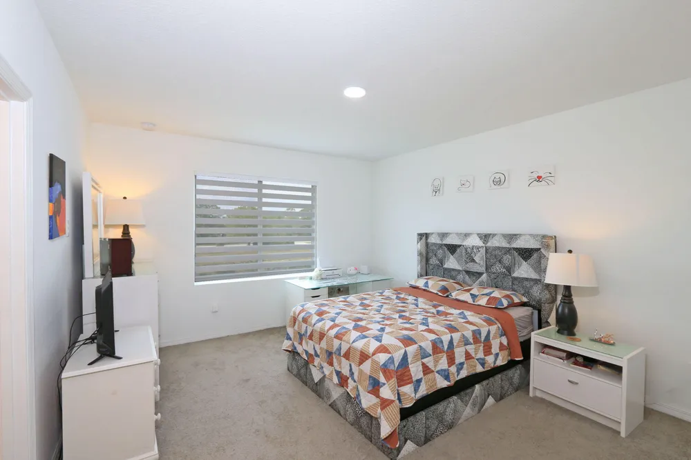 656 NE Waters Edge Ln, Port St Lucie, FL 34983