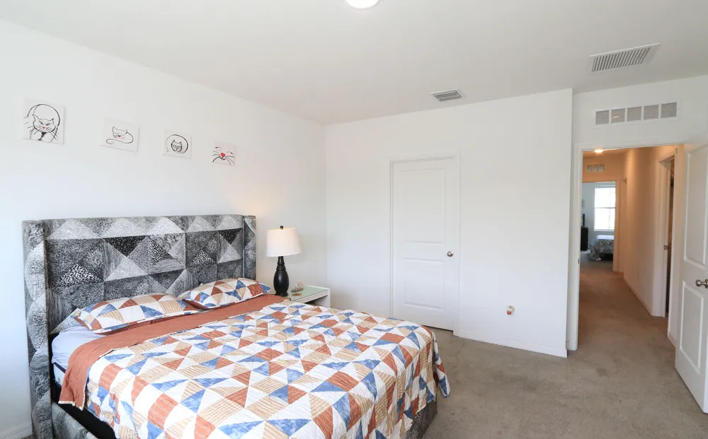 656 NE Waters Edge Ln, Port St Lucie, FL 34983