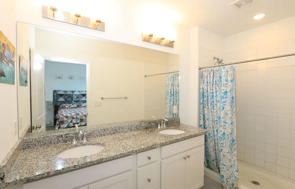 656 NE Waters Edge Ln, Port St Lucie, FL 34983