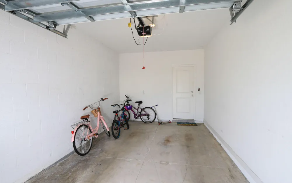 656 NE Waters Edge Ln, Port St Lucie, FL 34983