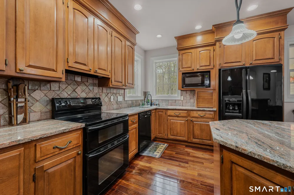 38 Jeremy Dr, East Lyme, CT 06333