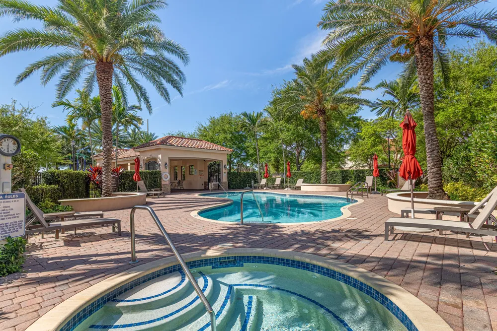 5931 NW 56th Pl, Tamarac, FL 33319