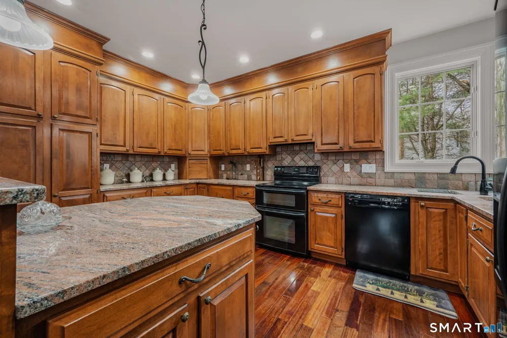 38 Jeremy Dr, East Lyme, CT 06333