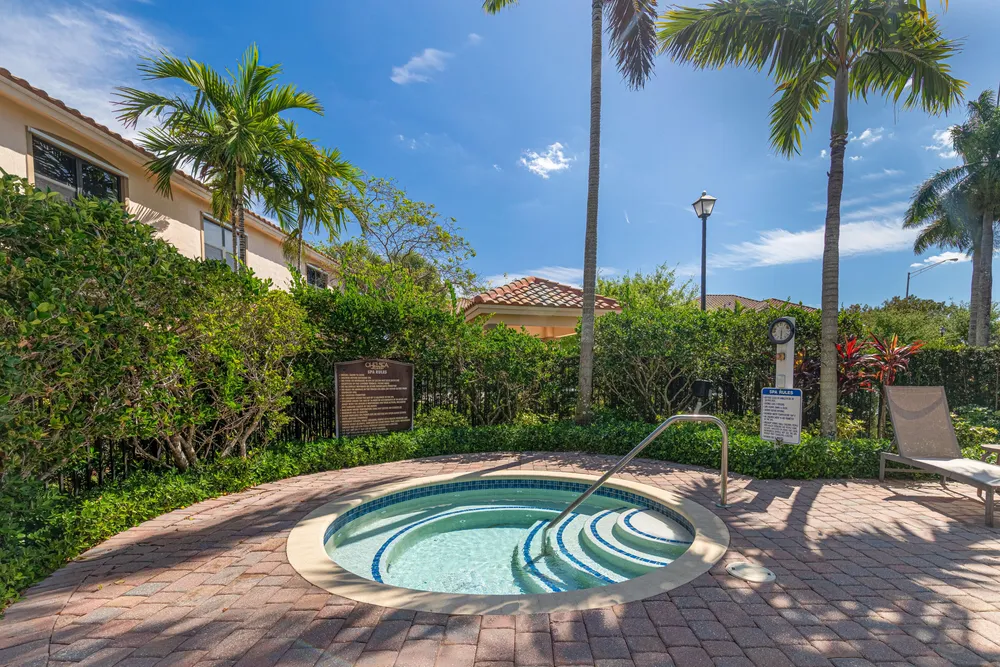 5931 NW 56th Pl, Tamarac, FL 33319