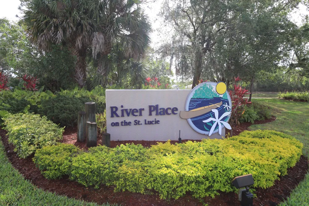 656 NE Waters Edge Ln, Port St Lucie, FL 34983