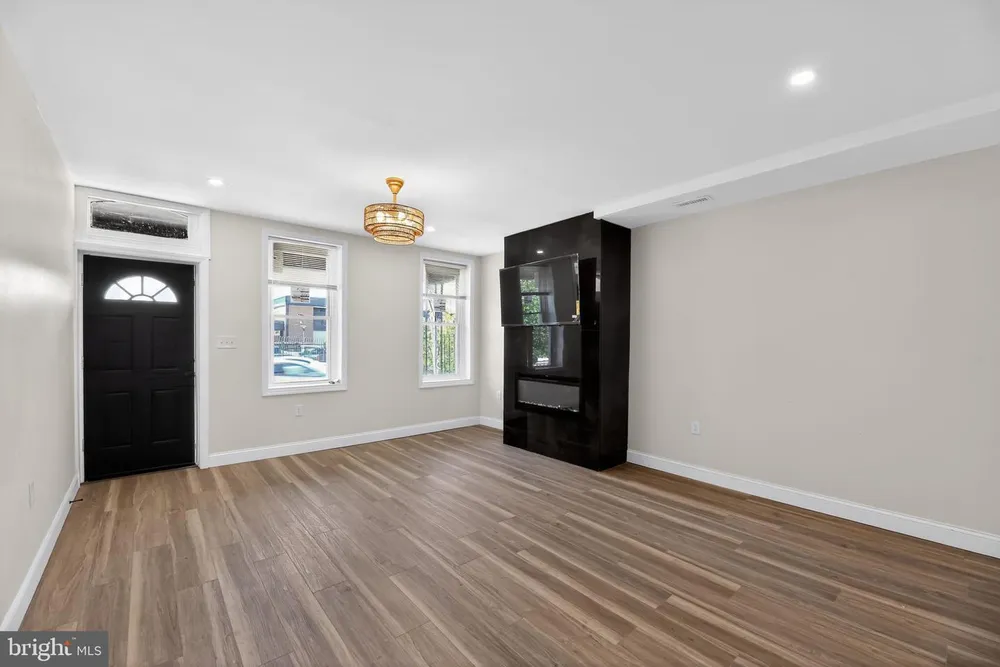 413 Elm St, Camden, NJ 08102