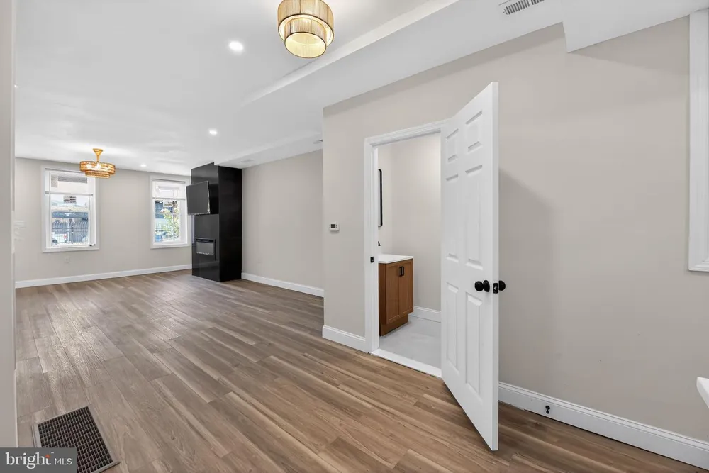413 Elm St, Camden, NJ 08102