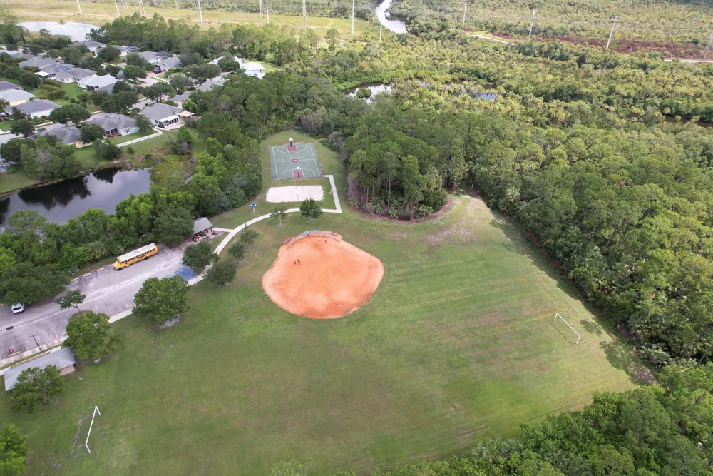 656 NE Waters Edge Ln, Port St Lucie, FL 34983