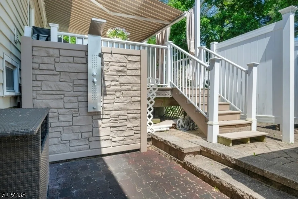 15 Maxine Dr, Morristown, NJ 07960