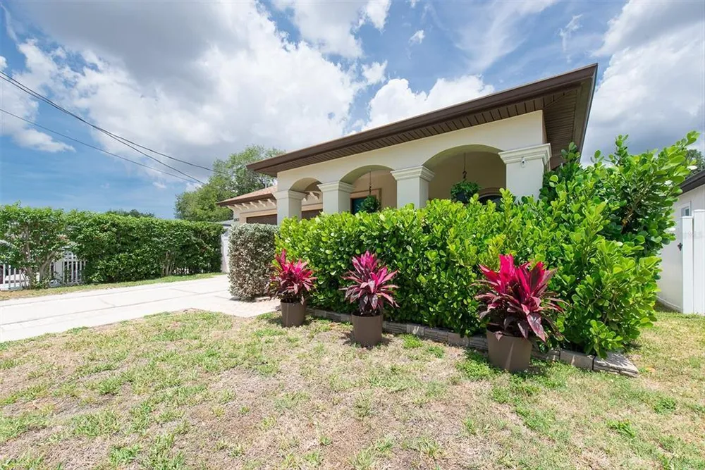 3003 W Leroy St, Tampa, FL 33607