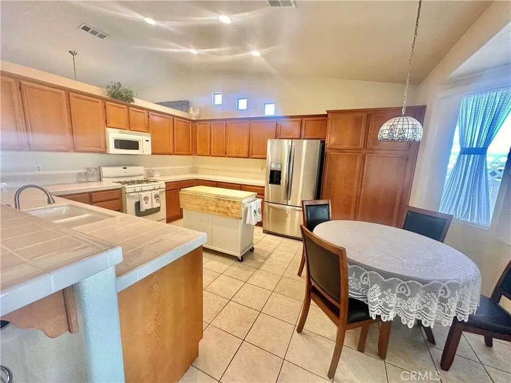 21245 Cask Ct, Apple Valley, CA 92308