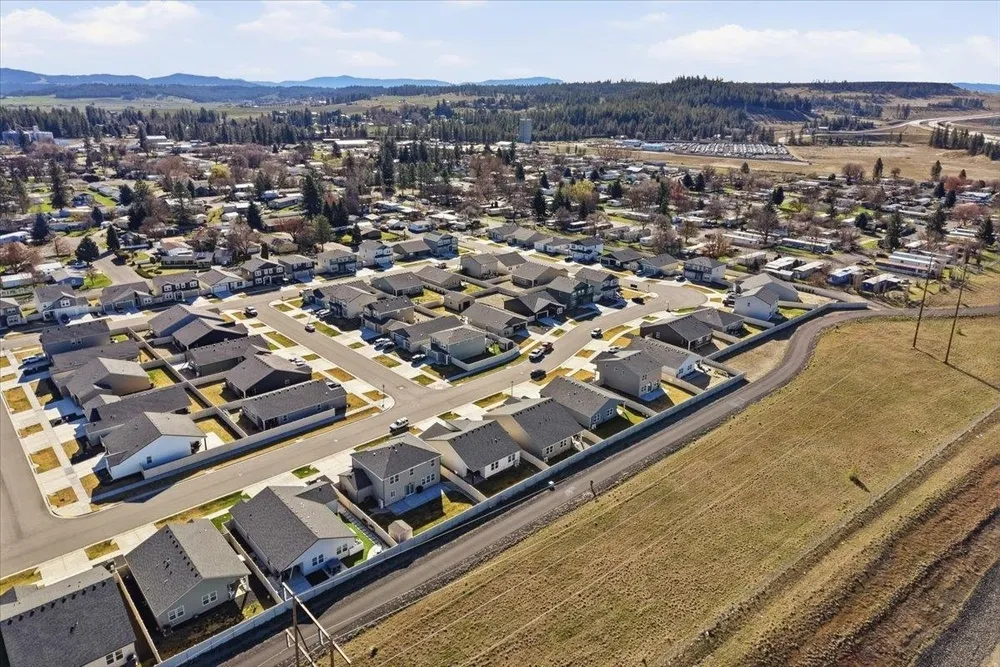 11925 N Haven St, Mead, WA 99021