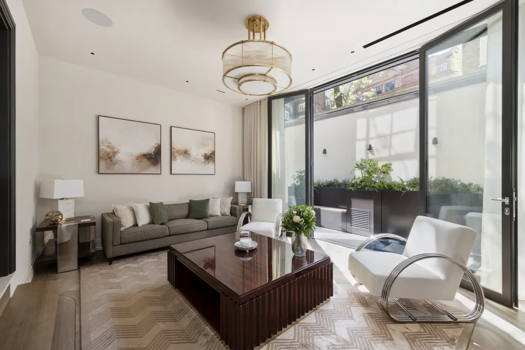 Lancelot Colleciton, Lancelot Place, London, SW7