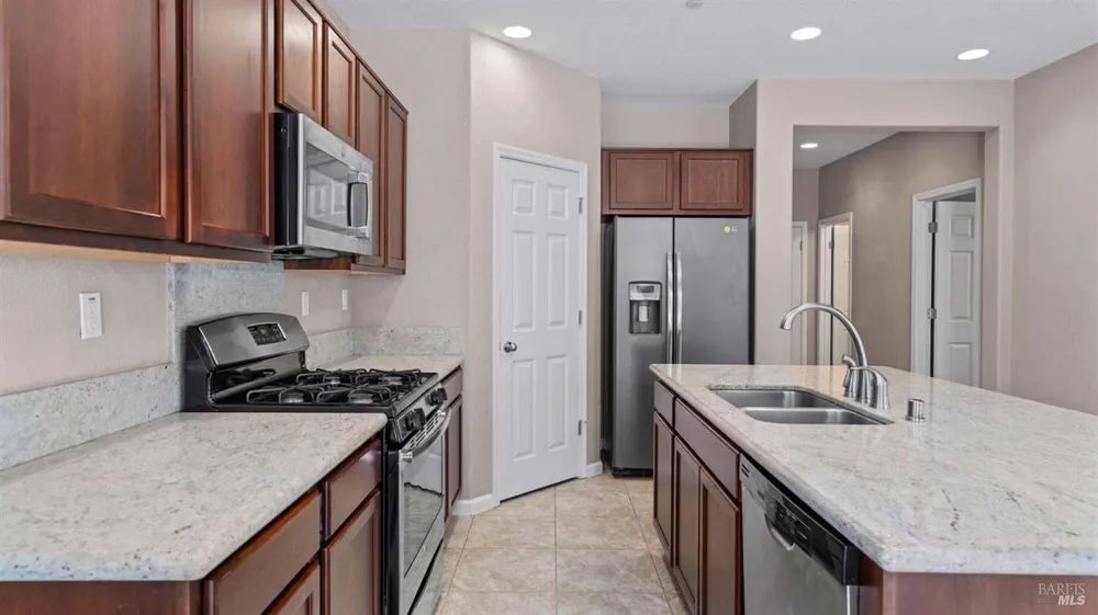 2508 Chuck Hammond Dr, Fairfield, CA 94533