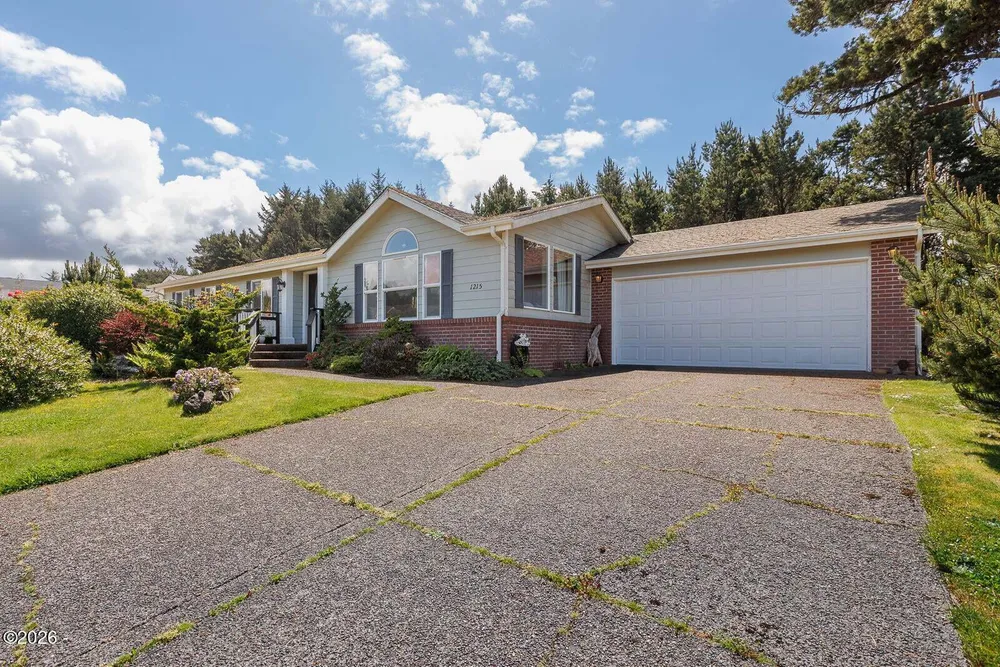 1215 SW Ocean Hills Dr, Waldport, OR 97394