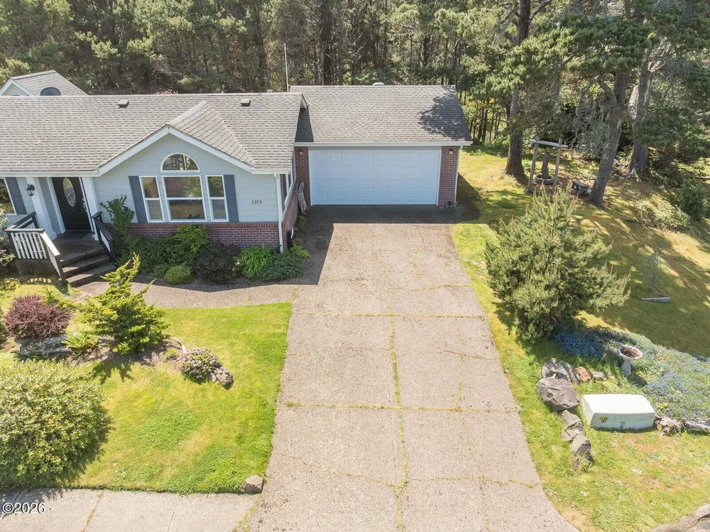 1215 SW Ocean Hills Dr, Waldport, OR 97394