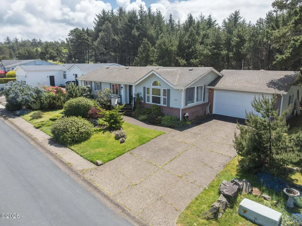 1215 SW Ocean Hills Dr, Waldport, OR 97394