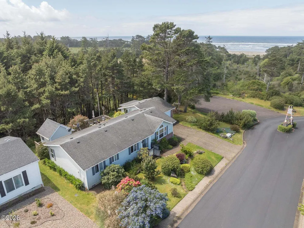 1215 SW Ocean Hills Dr, Waldport, OR 97394
