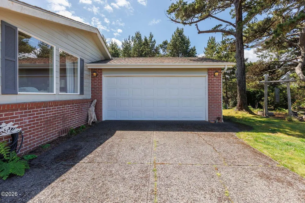 1215 SW Ocean Hills Dr, Waldport, OR 97394