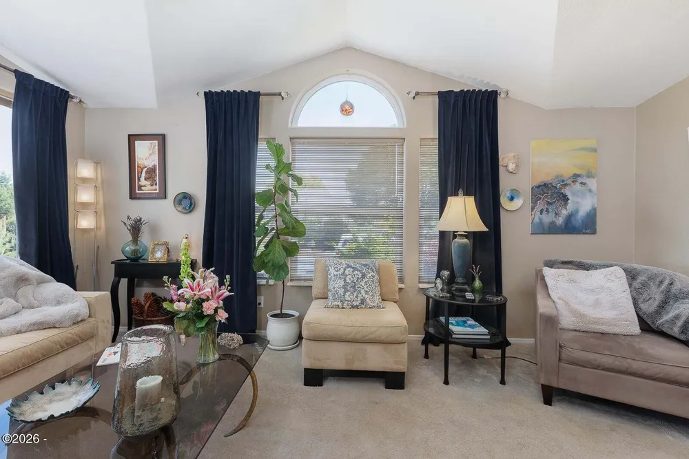 1215 SW Ocean Hills Dr, Waldport, OR 97394