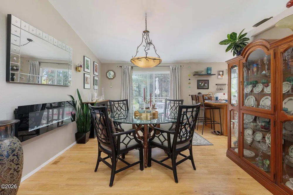 1215 SW Ocean Hills Dr, Waldport, OR 97394