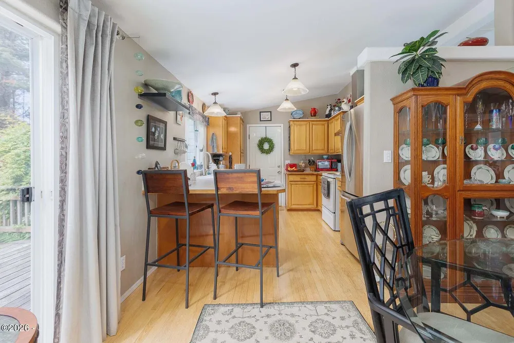1215 SW Ocean Hills Dr, Waldport, OR 97394