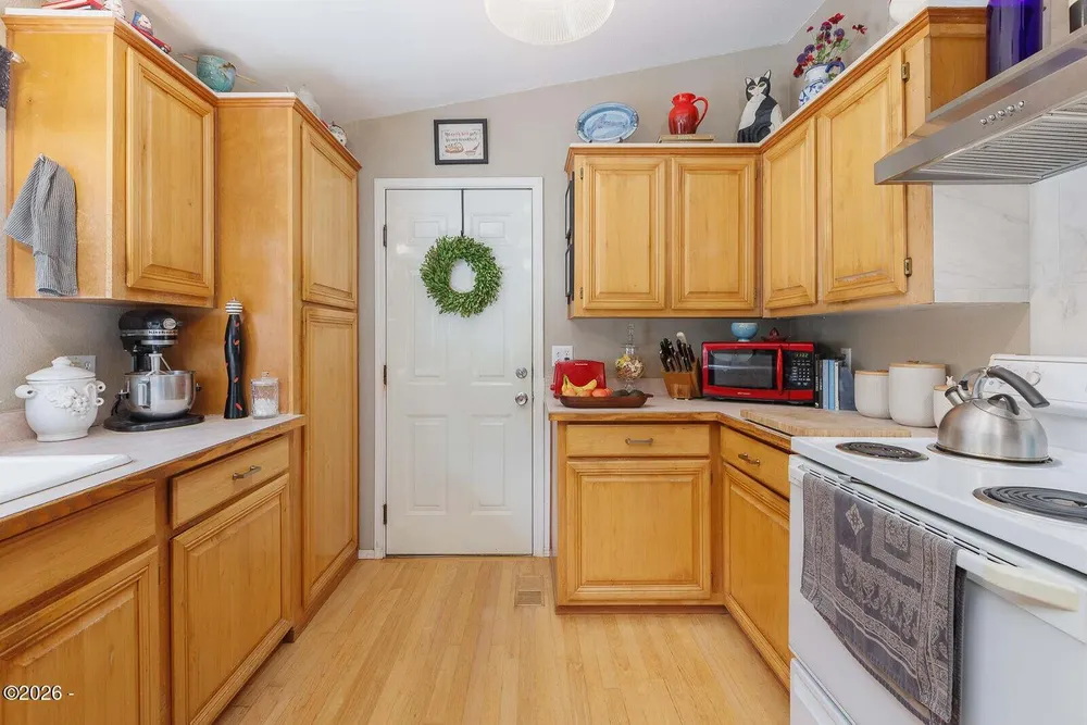 1215 SW Ocean Hills Dr, Waldport, OR 97394