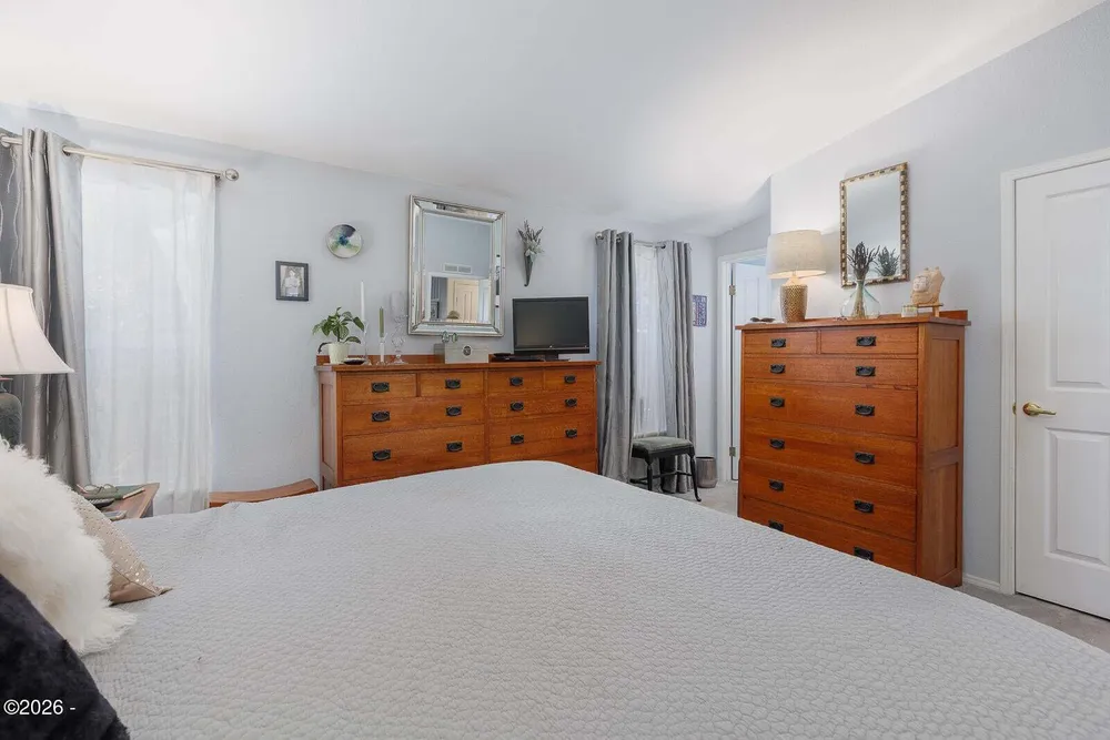 1215 SW Ocean Hills Dr, Waldport, OR 97394