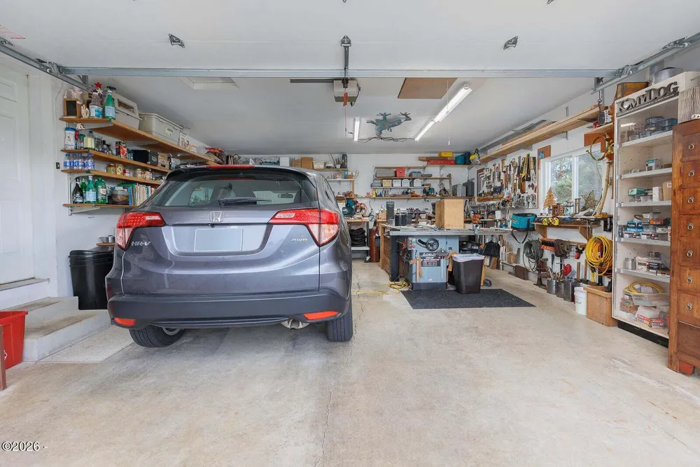 1215 SW Ocean Hills Dr, Waldport, OR 97394