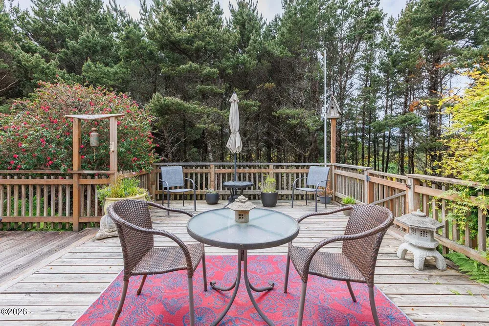1215 SW Ocean Hills Dr, Waldport, OR 97394