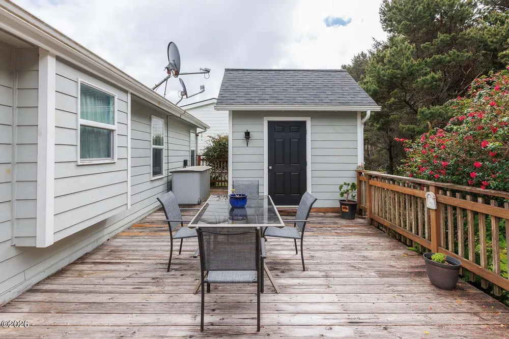 1215 SW Ocean Hills Dr, Waldport, OR 97394